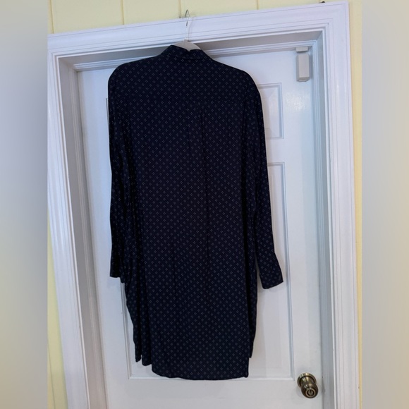 Gap large and long Navy and white button down shirt - Picture 6 of 10